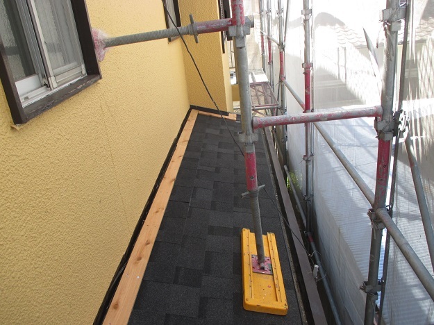 姫路　カバー工事　壁際